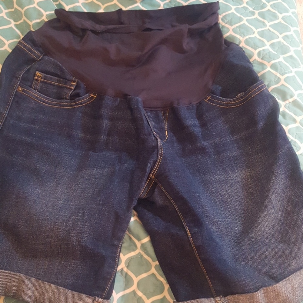Maternity shorts